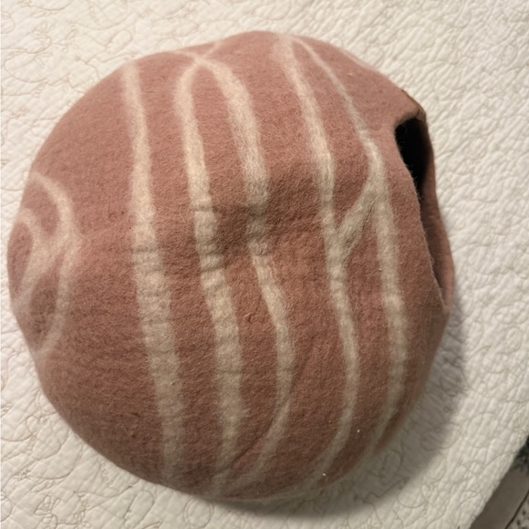 100% Merino Wool Felted Cat Cave - Picture 3 of 4